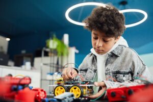 Read more about the article Die Schlüsselrolle der Robotik in der Kindesentwicklung